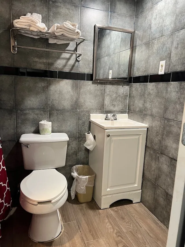 Mini, Studio, King Bed, Kitchen, R Nite Star Inn & Suite 5/5