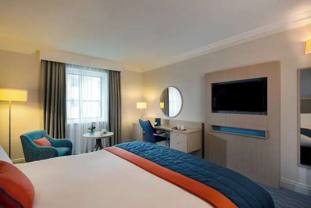 غرفة سوبيريور بسرير كينج بإطلالة جزئية على البحر، Leonardo Royal Hotel Brighton Waterfront 7/10