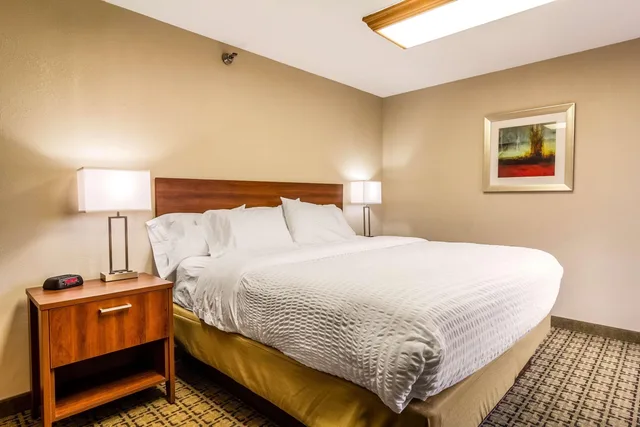 جناح، Clarion Inn Cranberry Township 4/6