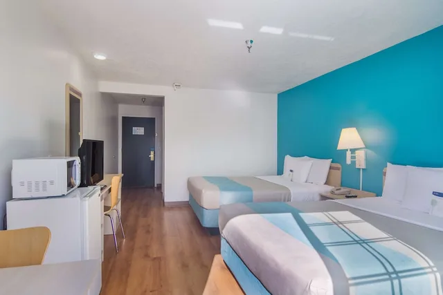 غرفة قياسية بسريرين كوين لذوي الإعاقة، Motel6 The Dalles, OR 2/5