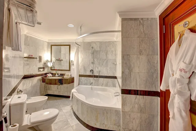 غرفة بريميوم بسرير فردي، Crowne Plaza Resort Salalah 8/10