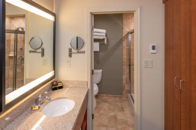 جناح بسرير كينج، Best Western Plus Clocktower Inn 8/9