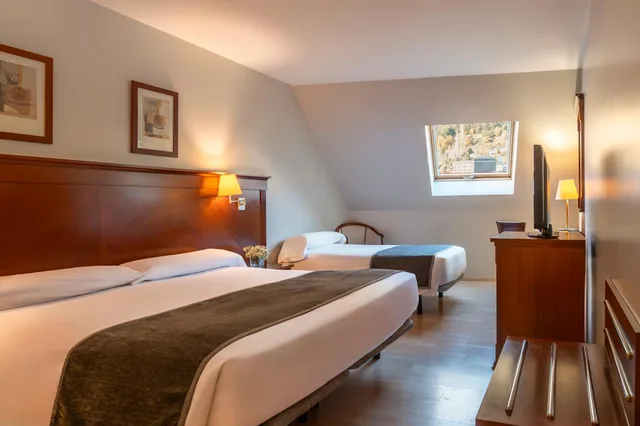 غرفة ثلاثية بسرير فردي، Hesperia Andorra 4/10