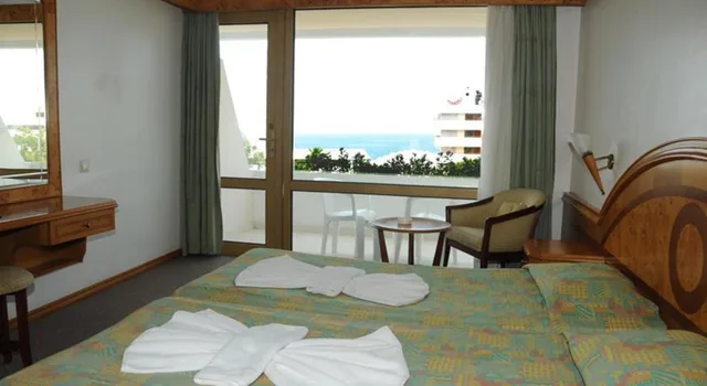 غرفة بسرير مزدوج بإطلالة على الجبل، Rubi Hotel 2/4