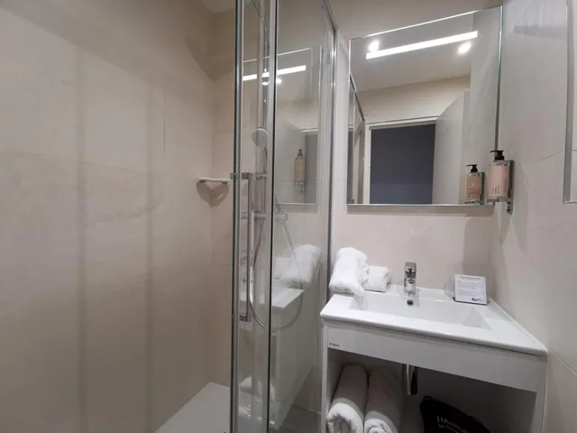 غرفة ديلوكس بسرير مزدوج بإطلالة على البحر بشرفة، Hotel Opal Inn 3/4