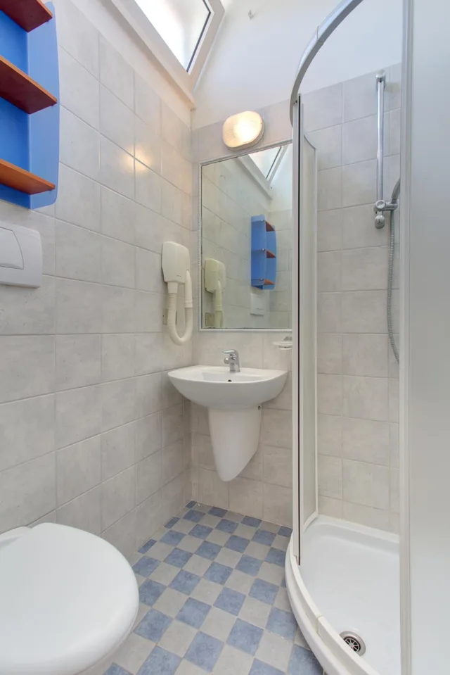 غرفة ثلاثية بشرفة، Hotel Nella 5/5