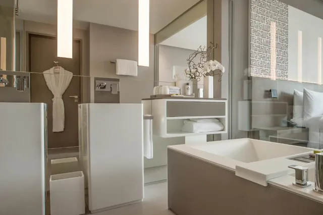 غرفة كلاسيكية بسرير كينج مع دخول صالة النادي، InterContinental Dubai Marina 4/5