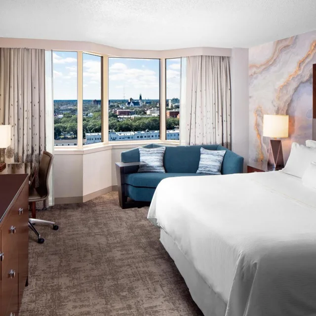 Savannah, Guest Room, King Bed, River View، Westin Savannah Harbor Golf Resort Spa 1/2