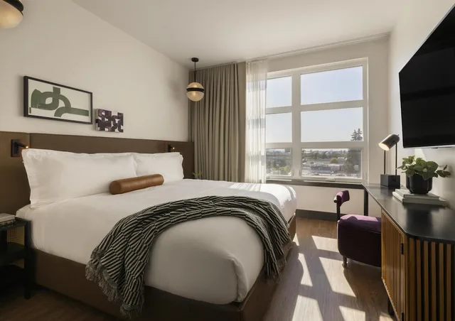 Urban, King Bed, Kissel Uptown Oakland, in the Unbound Collection by Hyatt 3/8