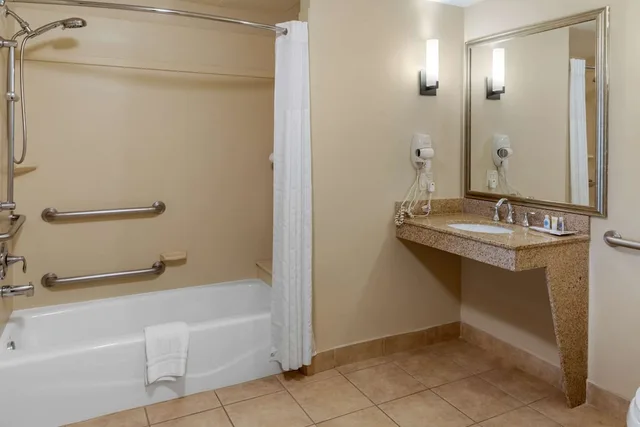 Upgrade, Suite, King Bed, Sofa, Accessible، Comfort Suites Barstow Near I-15 3/4