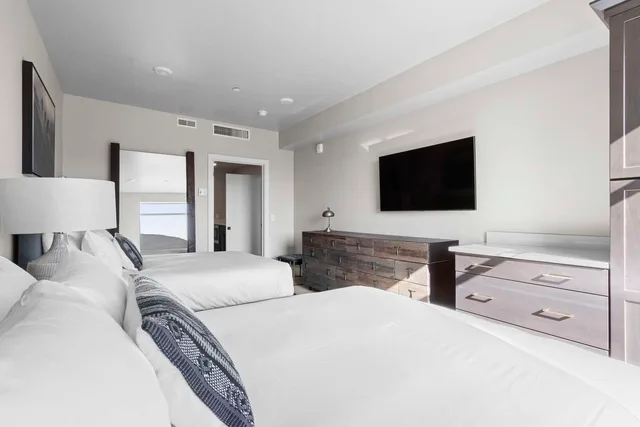 Resort, Guest Room, 2 Queen Beds، Black Rock Mountain Resort 1/2