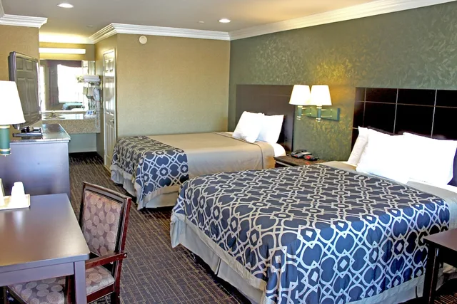 غرفة بسرير كينج، Crystal Inn Suites Spas 4/10