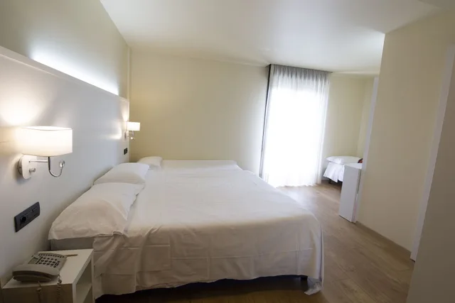 غرفة قياسية رباعية لذوي الإعاقة، HOTEL PARIGI 2 3/5