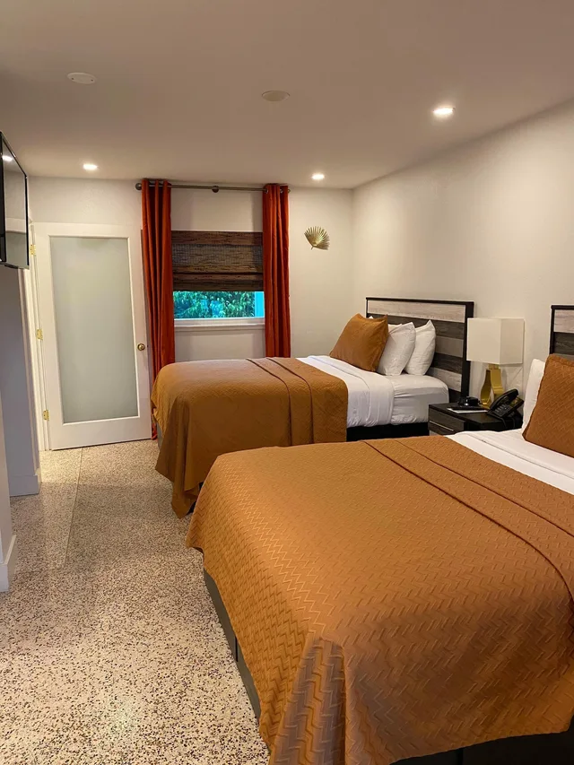 Single, 2 Queen Beds, Accessible، Captiva Beach Resort 1/4