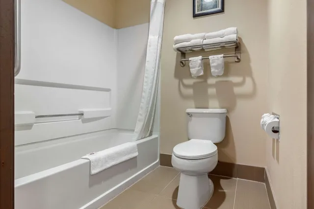 جناح بسريرين كوين، Comfort Suites Omaha East-Council Bluffs 7/7