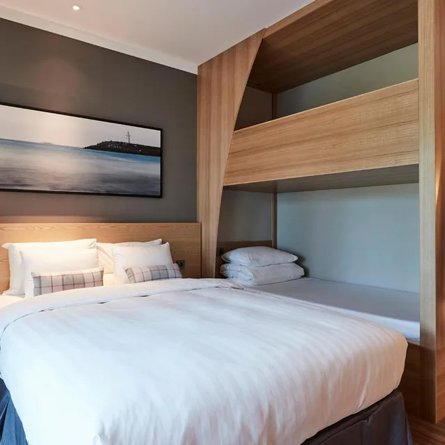 غرفة عائلية بسرير بطابقين بشرفة، The Suites Hotel Jeju 1/5
