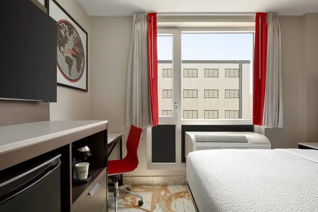 غرفة بسرير كوين، Ramada by Wyndham Brooklyn Empire Blvd 2/8