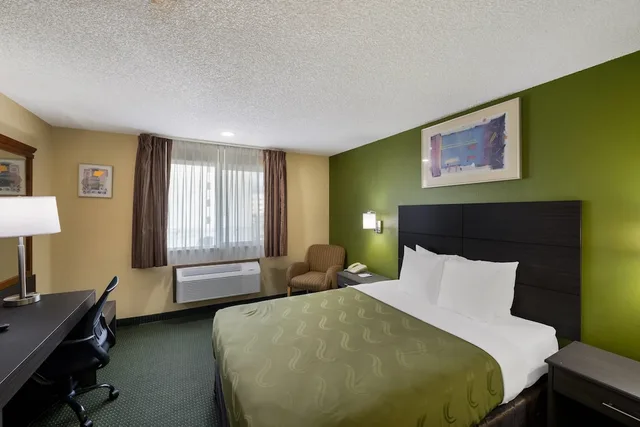 غرفة قياسية بسرير كوين، Quality Inn SeaTac Airport Seattle 3/4
