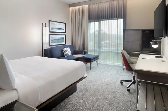 Standard, King Bed, Accessible, Courtyard BY Marriott Atlanta Covington 1/2