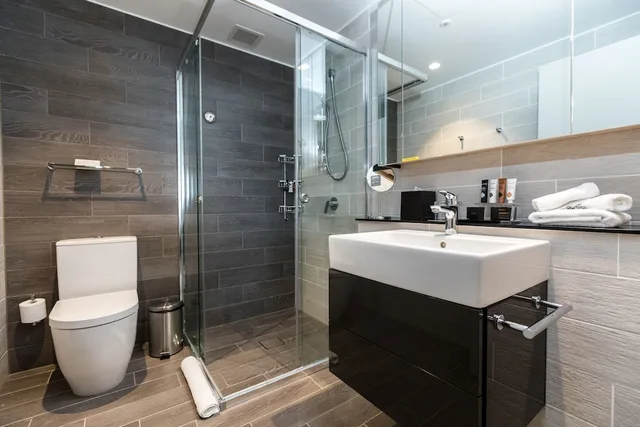 Studio, Suite, Twin Beds, Airport View, Balcony, The Branksome Hotel & Residences 4/4