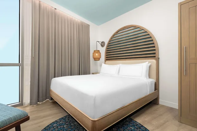 2 Bedrooms, Grand, Suite, 2 King Beds, Parlor, Sofa, Balcony، The Hiatus Clearwater Beach Curio Collection by Hilton 2/5