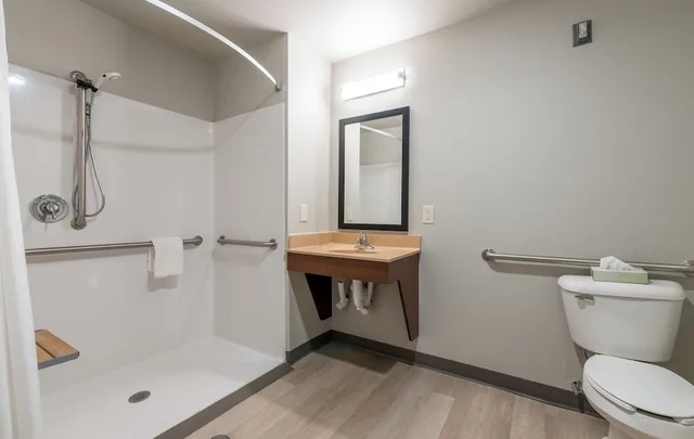 غرفة بسرير كوين لذوي الإعاقة، My Place Hotel Yakima 3/6