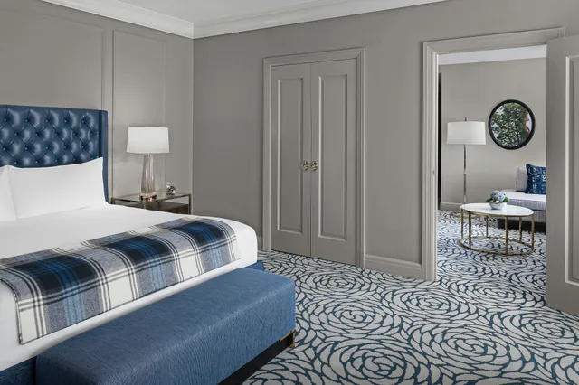 Guest Room, King Bed, The Lytle Park Hotel, Autograph Collection 10/11