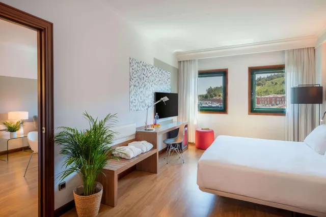 جناح جونيور، Hotel Santiago Plaza Affiliated By Melia 5/6