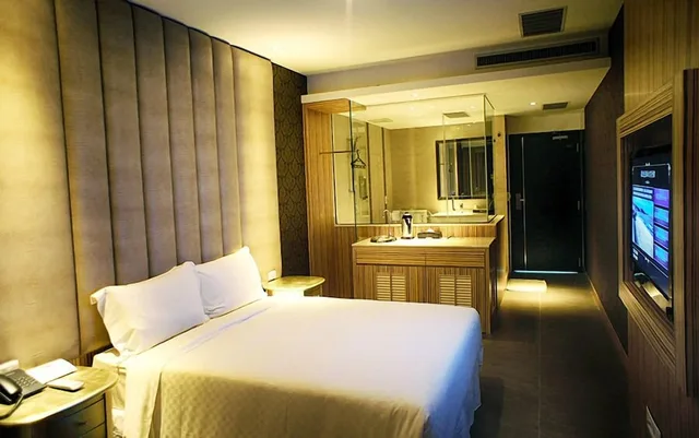 غرفة قياسية بسرير مزدوج بإطلالة على الشاطئ، White House Beach Resort 1/6