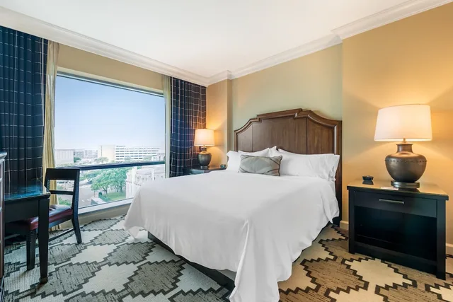 Residence, Suite, King Bed, Corner, Accessible، Omni Fort Worth Hotel 1/5