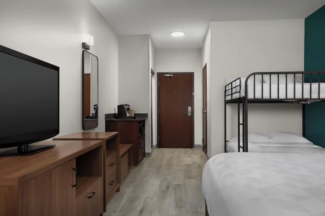 Standard, Multiple Beds، Holiday Inn & Suites Durango Downtown 1/3