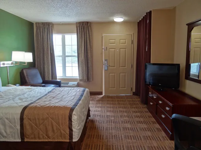 جناح بسرير كينج بمطبخ لذوي الإعاقة، Studio 6 Extended Stay Sacramento Arden Way CA 5/10