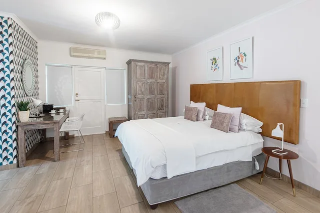 Superior, King Bed, Garden Area, Ballinderry - The Robertson Guest House 2/4