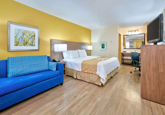 غرفة قياسية بسرير كينج، Days Inn By Wyndham Batesville 2/8