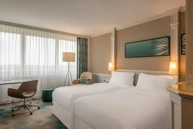 Bavarian, Guest Room, Twin Beds، The Westin Grand Munich 1/3
