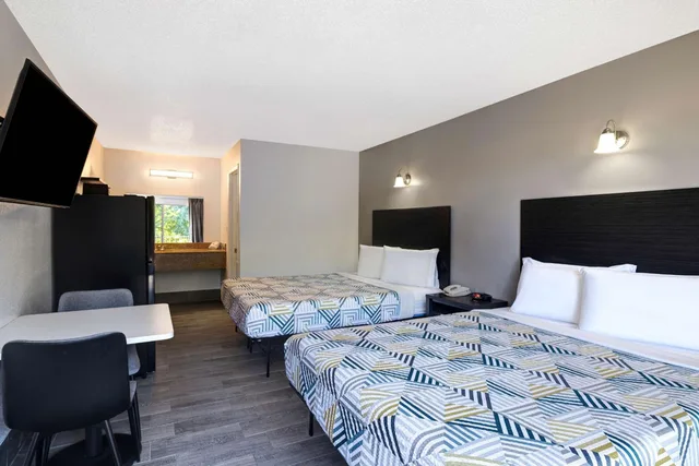 غرفة بسرير كوين، Motel 6 Branson West Silver Dollar City 1/8