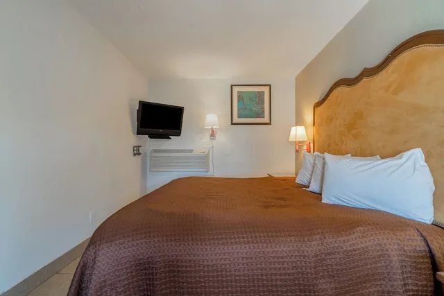Room, King Bed, Pelican Inn by Belvilla Aransas Pass, TX 2/7