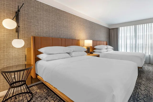 1 Bedroom, Suite, Accessible, Sheraton Suites Old Town Alexandria 1/4