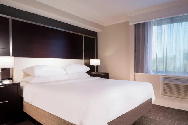 غرفة بسرير مزدوج لذوي الإعاقة، Marriott Research Triangle Park 1/4