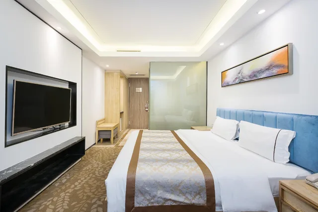 Business, King Bed, Queen Bed, Golden Central Hotel 2/2