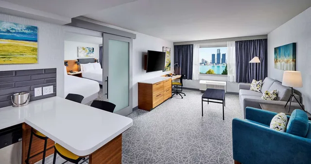 Suite, 2 Queen Beds, Water View, DoubleTree by Hilton Windsor Hotel & Suites 1/2