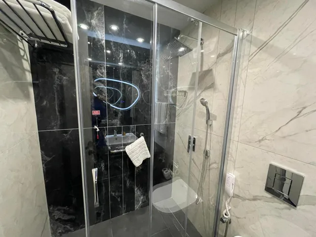 غرفة بريميوم بسرير مزدوج، Ramada by Wyndham Plovdiv Trimontium 4/4