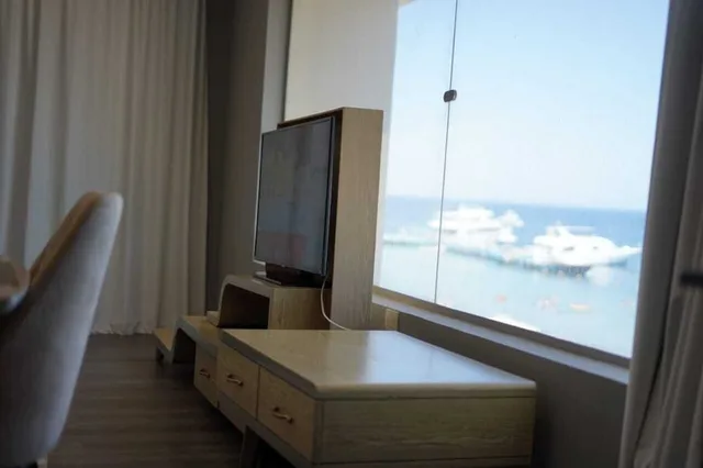 جناح ملكي بسرير كينج وسريرين منفصلين، Amarina Abu Soma Resort and Aquapark 3/6