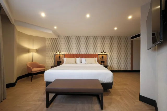 Deluxe, Family, 1 Double and 1 Single Bed, Catalonia Park Putxet 1/5