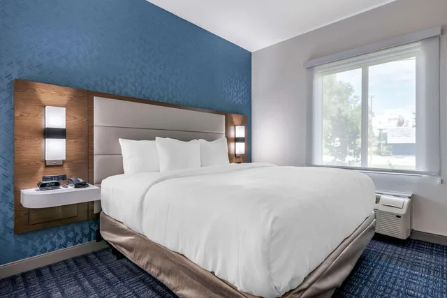 جناح بسرير كينج لذوي الإعاقة، Comfort Suites Gainesville Near University 1/3