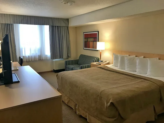 جناح بسرير كوين مع أريكة، Hampton Inn by Hilton Montreal East Anjou 4/7