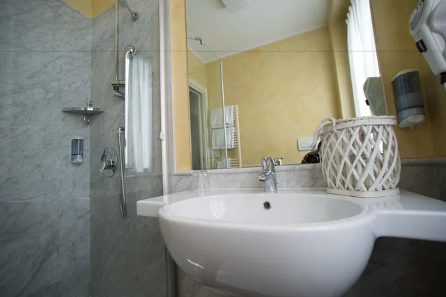 غرفة ثلاثية، BergHotel 4/6