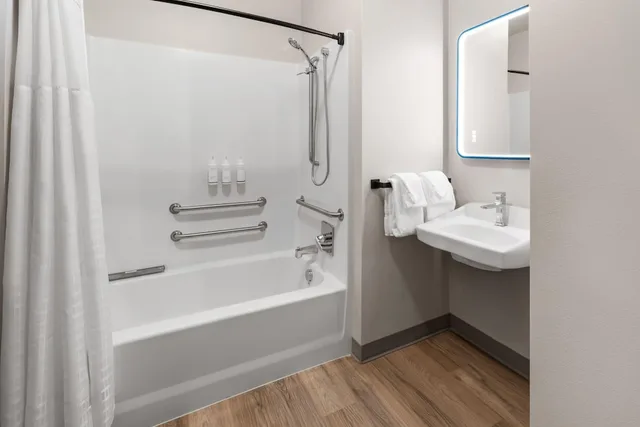 جناح بسريرين كوين لذوي الإعاقة، Microtel Inn & Suites by Wyndham Tooele 4/5