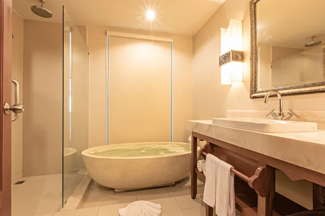 غرفة سوبيريور بسرير كينج بإطلالة على المسبح، Rawai Palm Beach Resort 4/4