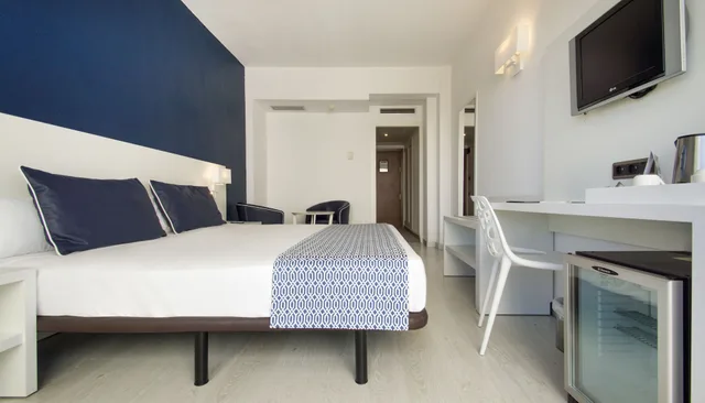 غرفة سوبيريور بإطلالة على الجبل، Catalonia del Mar - Adults Only 4/10